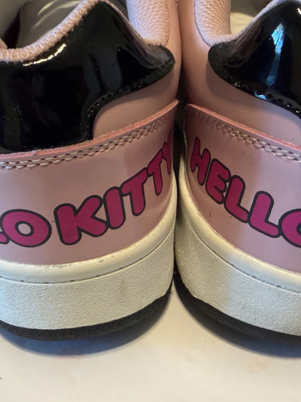 Hello Kitty shoes - Picture 4 of 7
